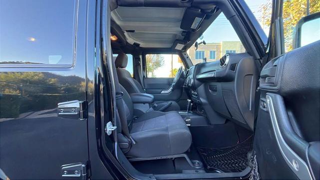 Photo of 2012 Black Clearcoat Jeep Wrangler Unlimited