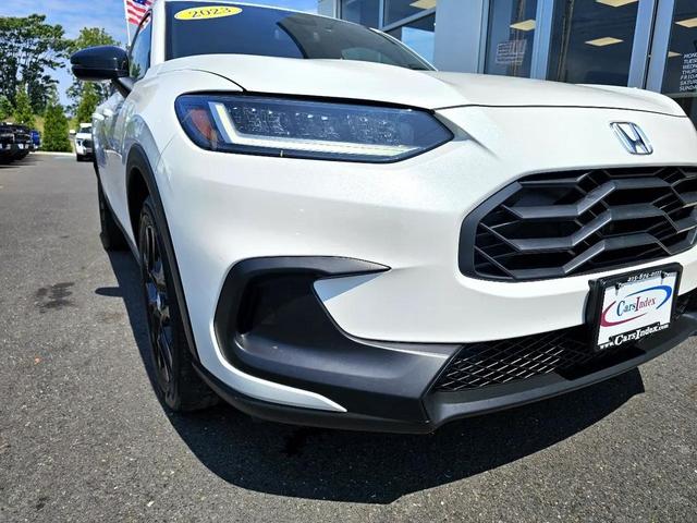 Photo of 2023 Platinum White Pearl Honda HR-V