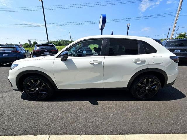 Photo of 2023 Platinum White Pearl Honda HR-V