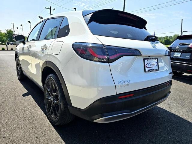 Photo of 2023 Platinum White Pearl Honda HR-V