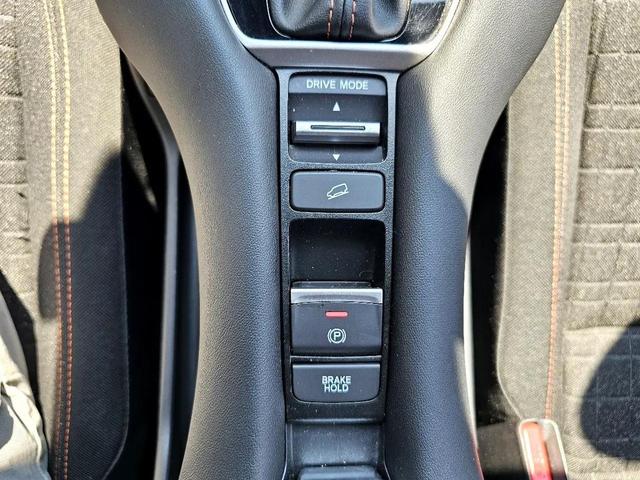 Photo of 2023 Platinum White Pearl Honda HR-V
