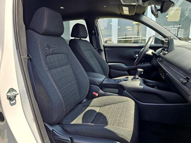 Photo of 2023 Platinum White Pearl Honda HR-V