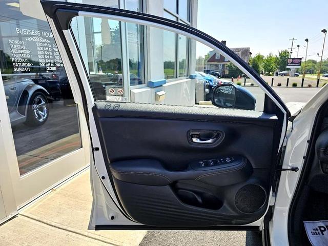Photo of 2023 Platinum White Pearl Honda HR-V