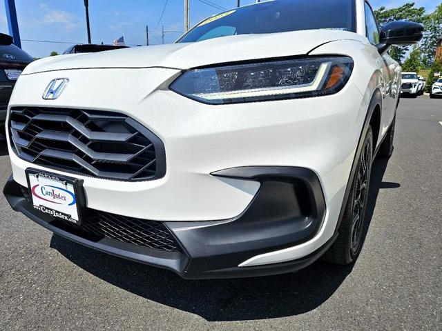 Photo of 2023 Platinum White Pearl Honda HR-V