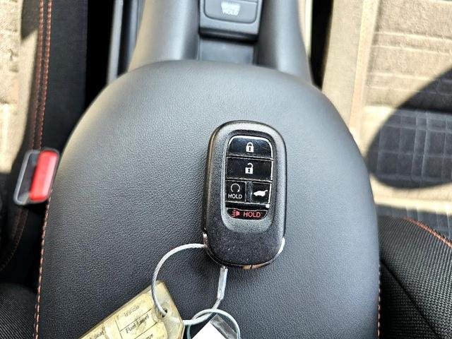 Photo of 2023 Platinum White Pearl Honda HR-V