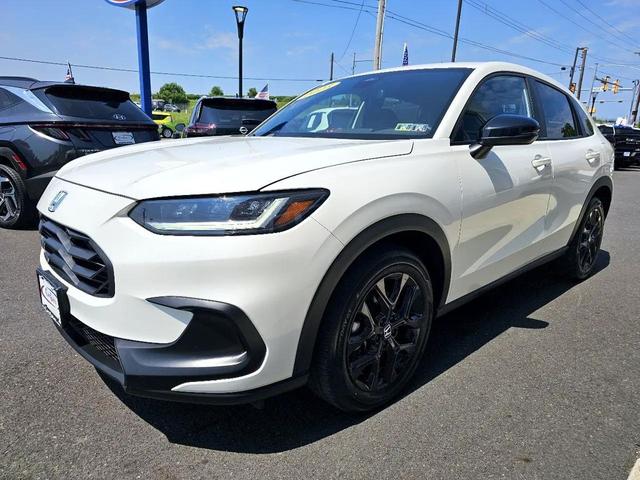 Photo of 2023 Platinum White Pearl Honda HR-V