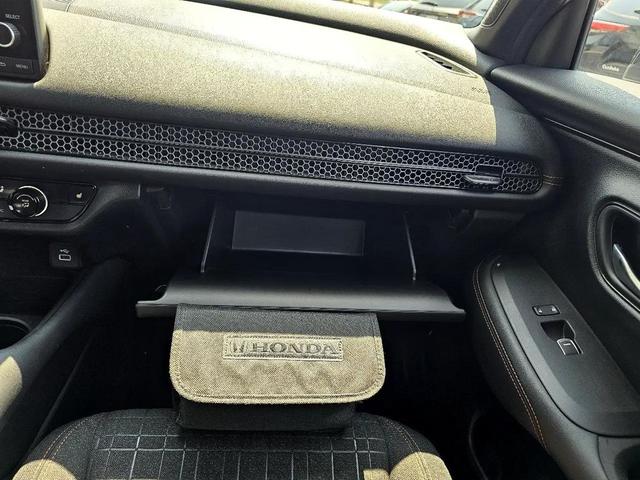 Photo of 2023 Platinum White Pearl Honda HR-V
