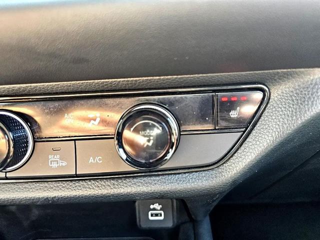 Photo of 2023 Platinum White Pearl Honda HR-V