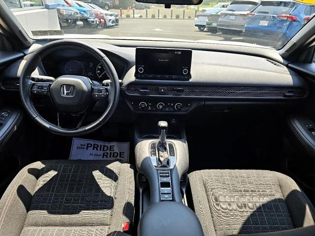 Photo of 2023 Platinum White Pearl Honda HR-V