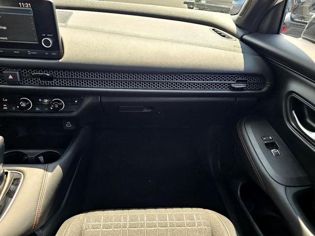 Photo of 2023 Platinum White Pearl Honda HR-V