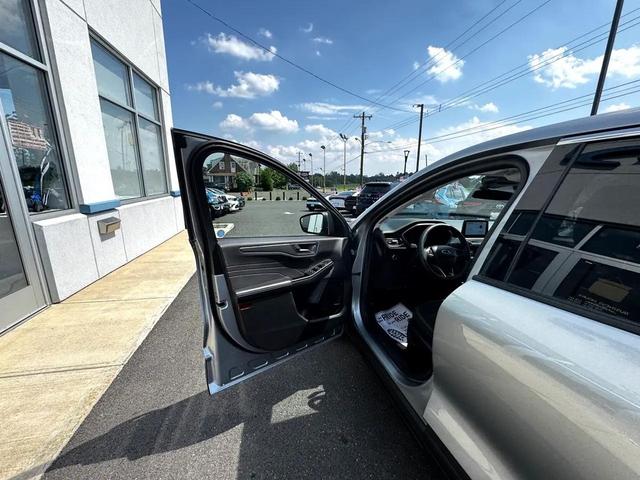 Photo of 2024 Iconic Silver Metallic Ford Escape