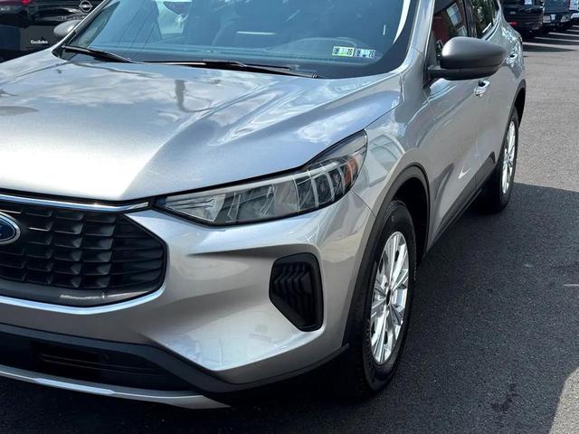 Photo of 2024 Iconic Silver Metallic Ford Escape