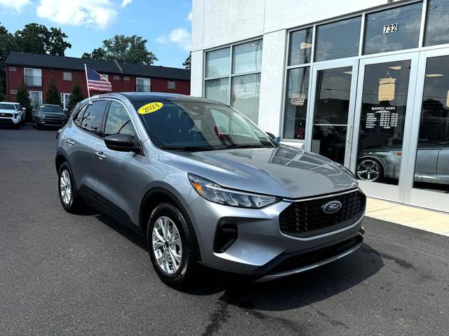 Photo of 2024 Iconic Silver Metallic Ford Escape