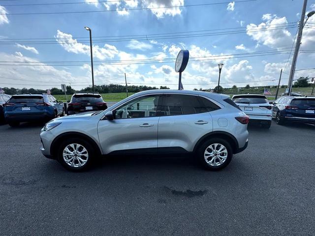 Photo of 2024 Iconic Silver Metallic Ford Escape