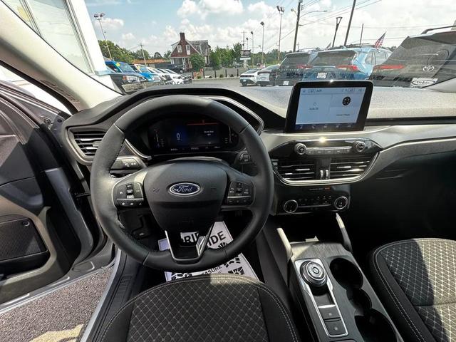 Photo of 2024 Iconic Silver Metallic Ford Escape