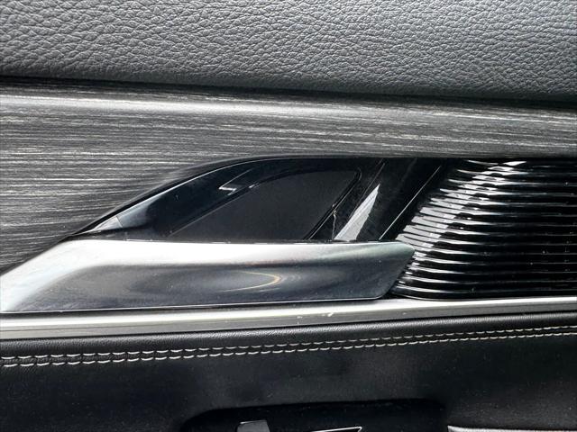Photo of 2023 Diamond Black Crystal Pearlcoat Jeep Wagoneer L