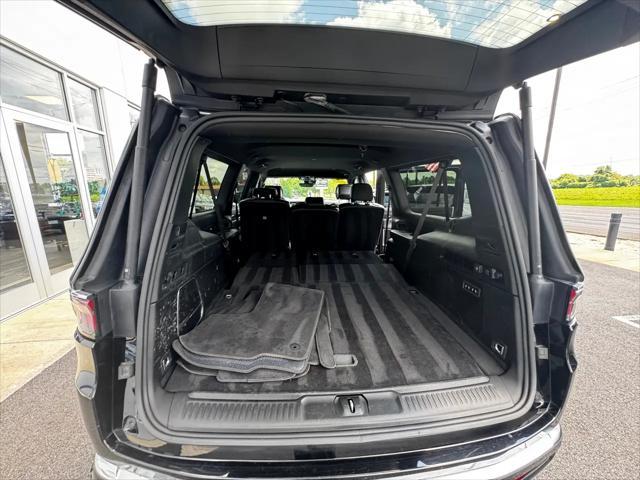 Photo of 2023 Diamond Black Crystal Pearlcoat Jeep Wagoneer L