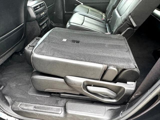Photo of 2023 Diamond Black Crystal Pearlcoat Jeep Wagoneer L