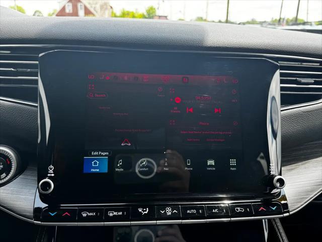Photo of 2023 Diamond Black Crystal Pearlcoat Jeep Wagoneer L