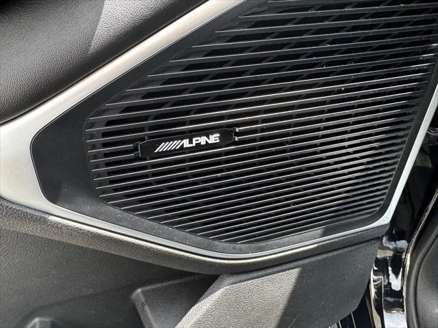 Photo of 2023 Diamond Black Crystal Pearlcoat Jeep Wagoneer L