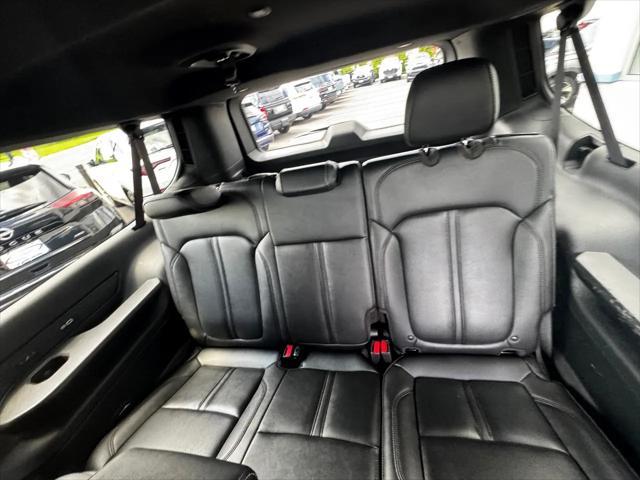 Photo of 2023 Diamond Black Crystal Pearlcoat Jeep Wagoneer L