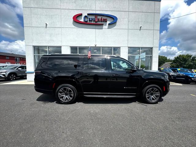 Photo of 2023 Diamond Black Crystal Pearlcoat Jeep Wagoneer L