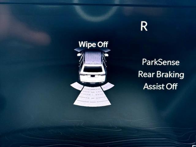 Photo of 2023 Diamond Black Crystal Pearlcoat Jeep Wagoneer L