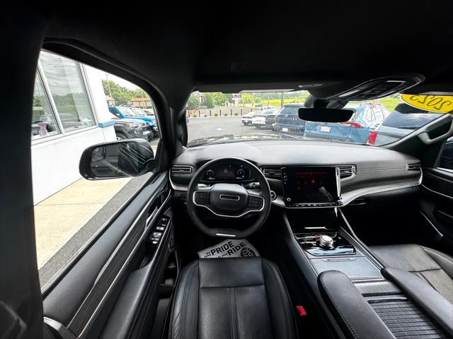 Photo of 2023 Diamond Black Crystal Pearlcoat Jeep Wagoneer L