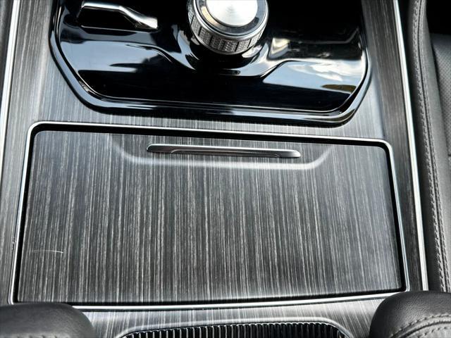 Photo of 2023 Diamond Black Crystal Pearlcoat Jeep Wagoneer L