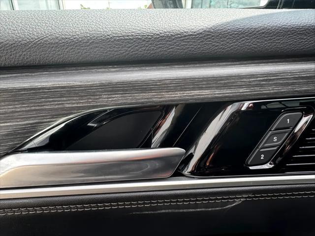 Photo of 2023 Diamond Black Crystal Pearlcoat Jeep Wagoneer L