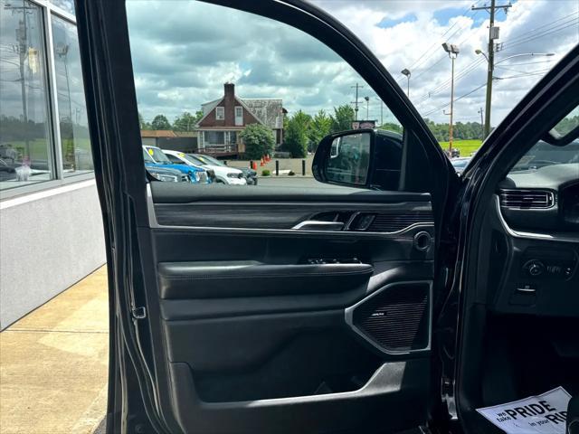 Photo of 2023 Diamond Black Crystal Pearlcoat Jeep Wagoneer L