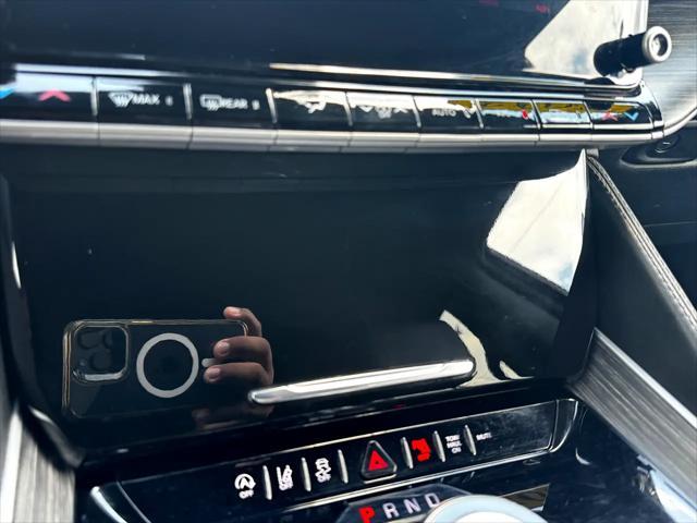 Photo of 2023 Diamond Black Crystal Pearlcoat Jeep Wagoneer L