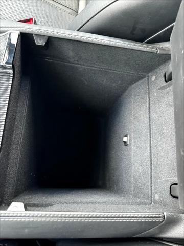Photo of 2023 Diamond Black Crystal Pearlcoat Jeep Wagoneer L