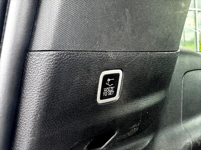 Photo of 2023 Diamond Black Crystal Pearlcoat Jeep Wagoneer L