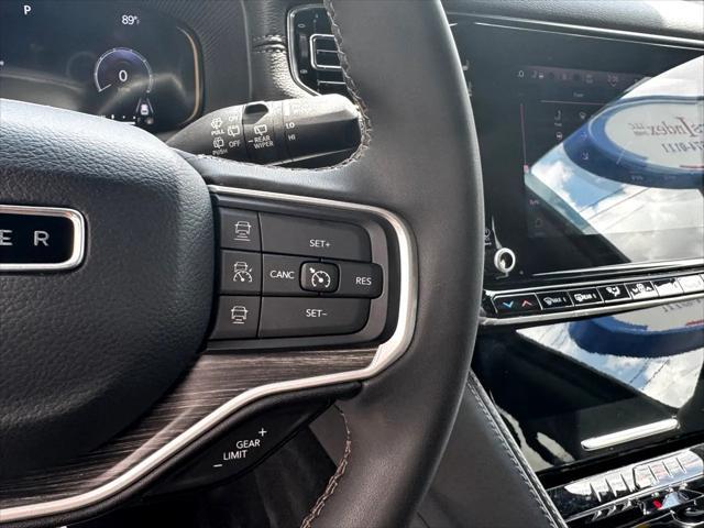 Photo of 2023 Diamond Black Crystal Pearlcoat Jeep Wagoneer L
