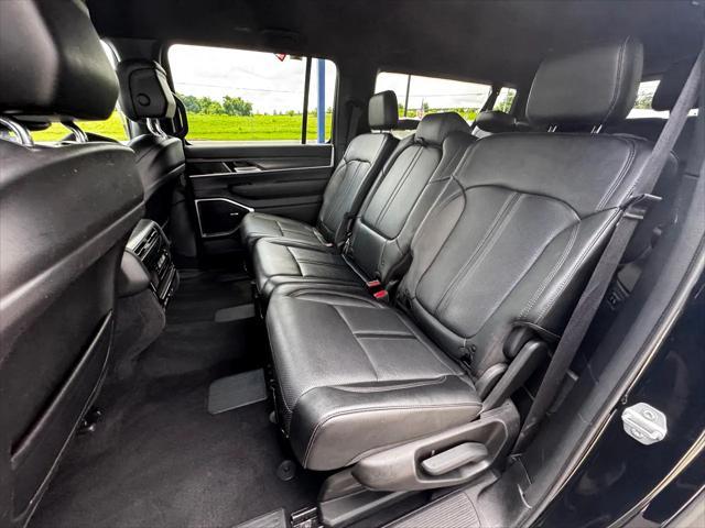 Photo of 2023 Diamond Black Crystal Pearlcoat Jeep Wagoneer L