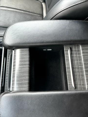 Photo of 2023 Diamond Black Crystal Pearlcoat Jeep Wagoneer L