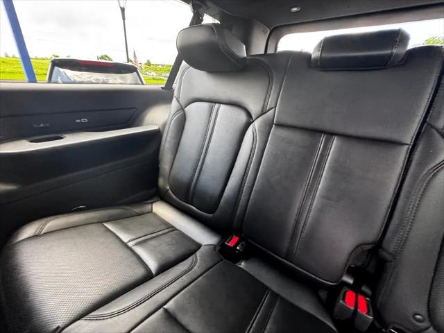 Photo of 2023 Diamond Black Crystal Pearlcoat Jeep Wagoneer L