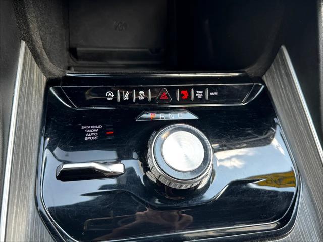 Photo of 2023 Diamond Black Crystal Pearlcoat Jeep Wagoneer L