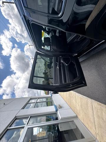 Photo of 2023 Diamond Black Crystal Pearlcoat Jeep Wagoneer L