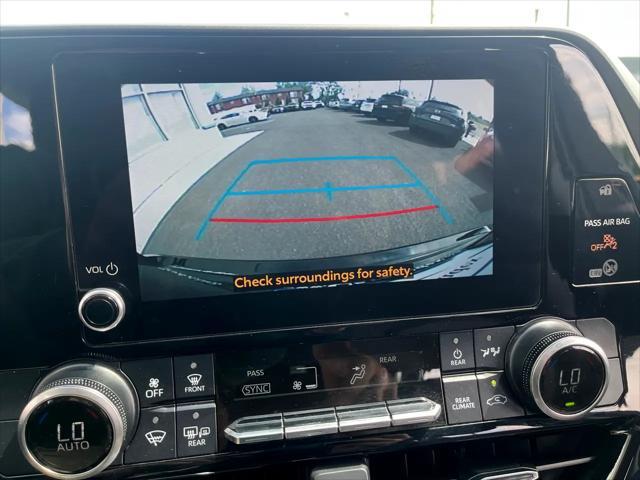 Photo of 2023 Midnight Black Metallic Toyota Highlander