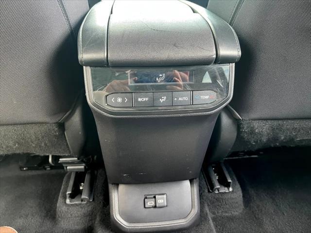 Photo of 2023 Midnight Black Metallic Toyota Highlander