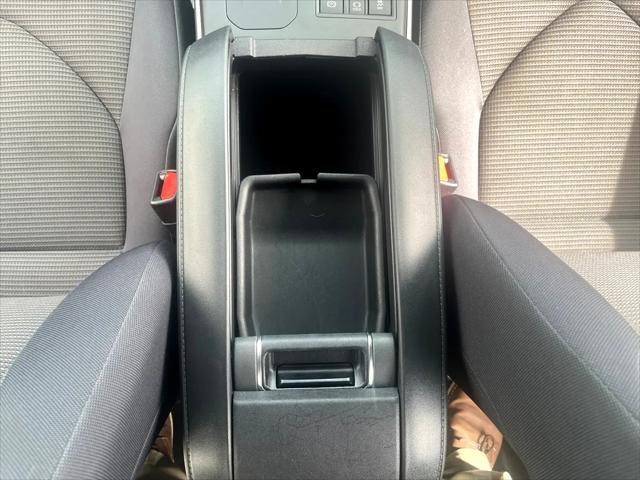 Photo of 2023 Midnight Black Metallic Toyota Highlander