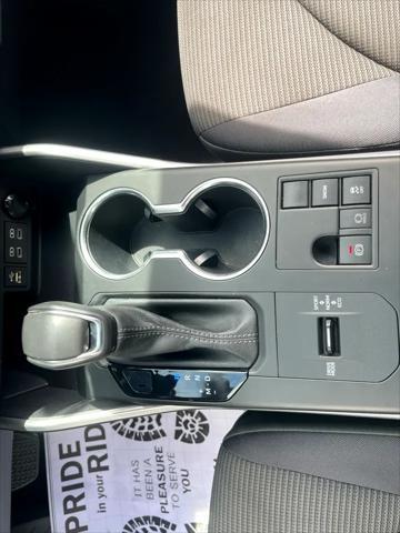 Photo of 2023 Midnight Black Metallic Toyota Highlander