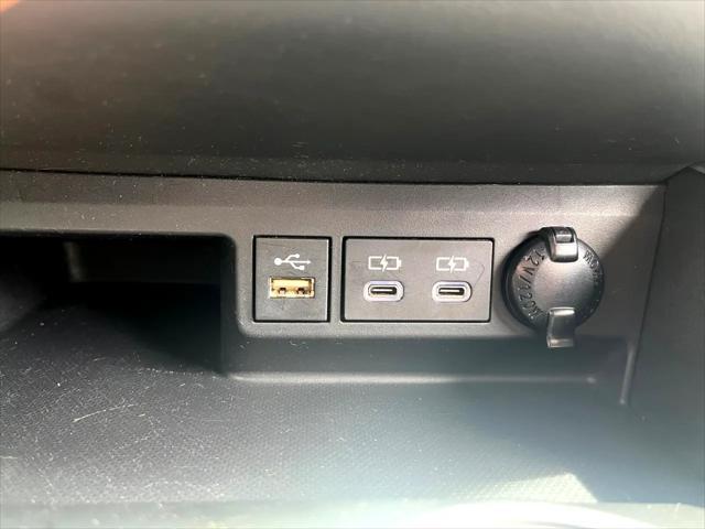Photo of 2023 Midnight Black Metallic Toyota Highlander