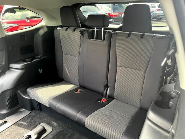 Photo of 2023 Midnight Black Metallic Toyota Highlander