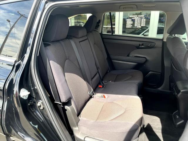 Photo of 2023 Midnight Black Metallic Toyota Highlander