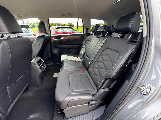 Photo of 2024 Silver Mist Metallic Volkswagen Atlas
