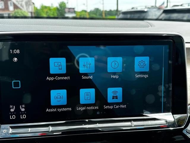 Photo of 2024 Silver Mist Metallic Volkswagen Atlas