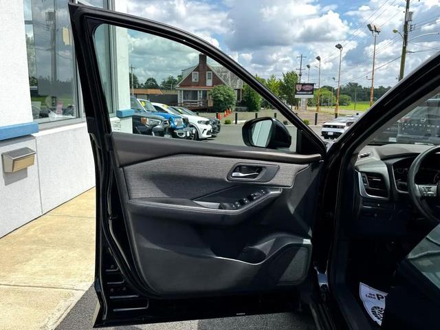 Photo of 2023 Super Black Nissan Rogue